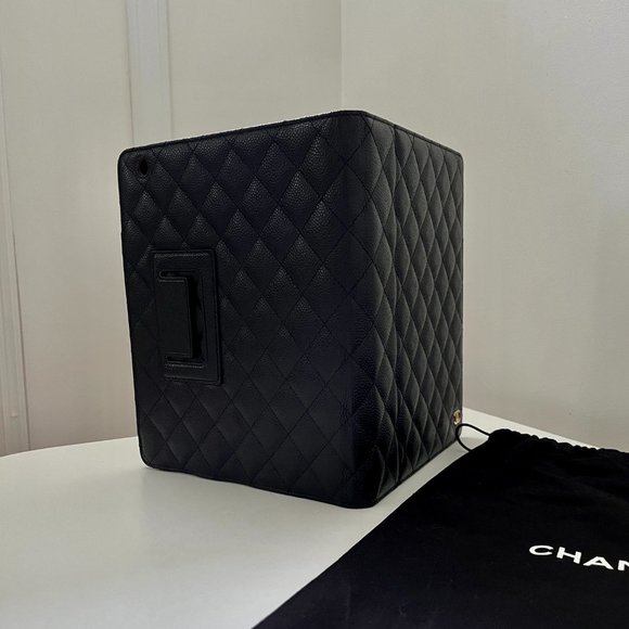 CHANEL 9th Generation iPad Cover Case (pristine condition) - Picture 15 of 16